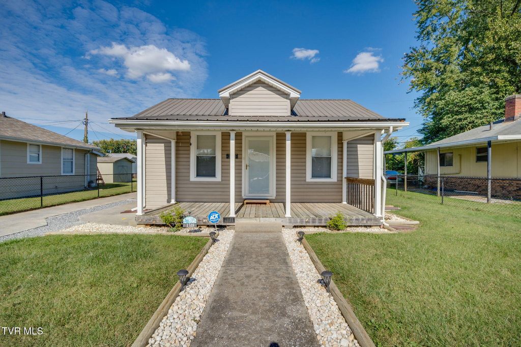 Photo of 1318 Willow Street, Kingsport, TN 37664 (MLS # 9986719)