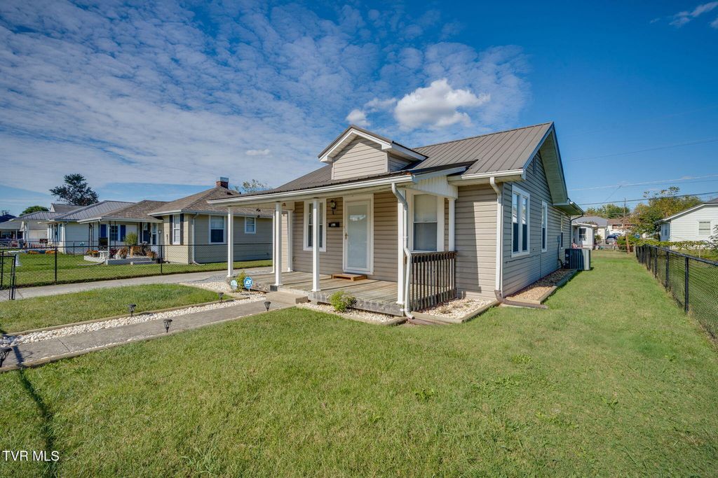 Photo of 1318 Willow Street, Kingsport, TN 37664 (MLS # 9986719)