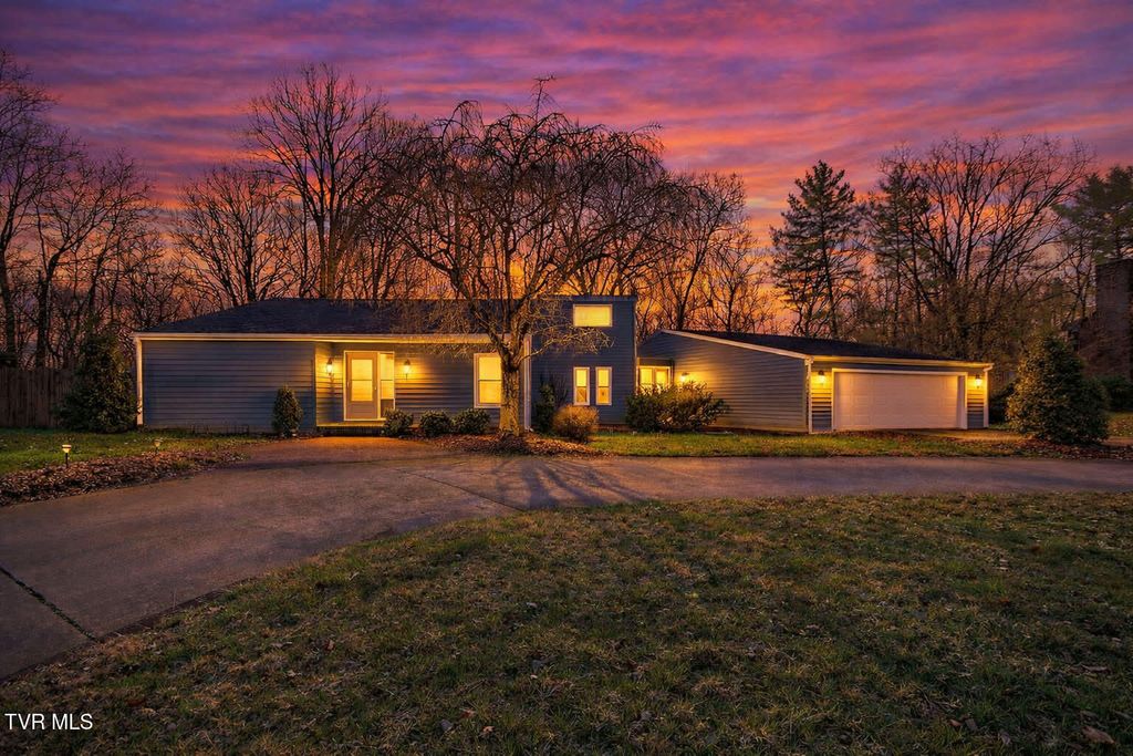 Photo of 1333 Dupont Drive, Kingsport, TN 37664 (MLS # 9992193)