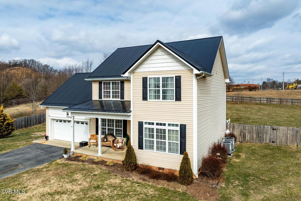 Photo of 131 Humming Bird Way, Jonesborough, TN 37659 (MLS # 9990728)