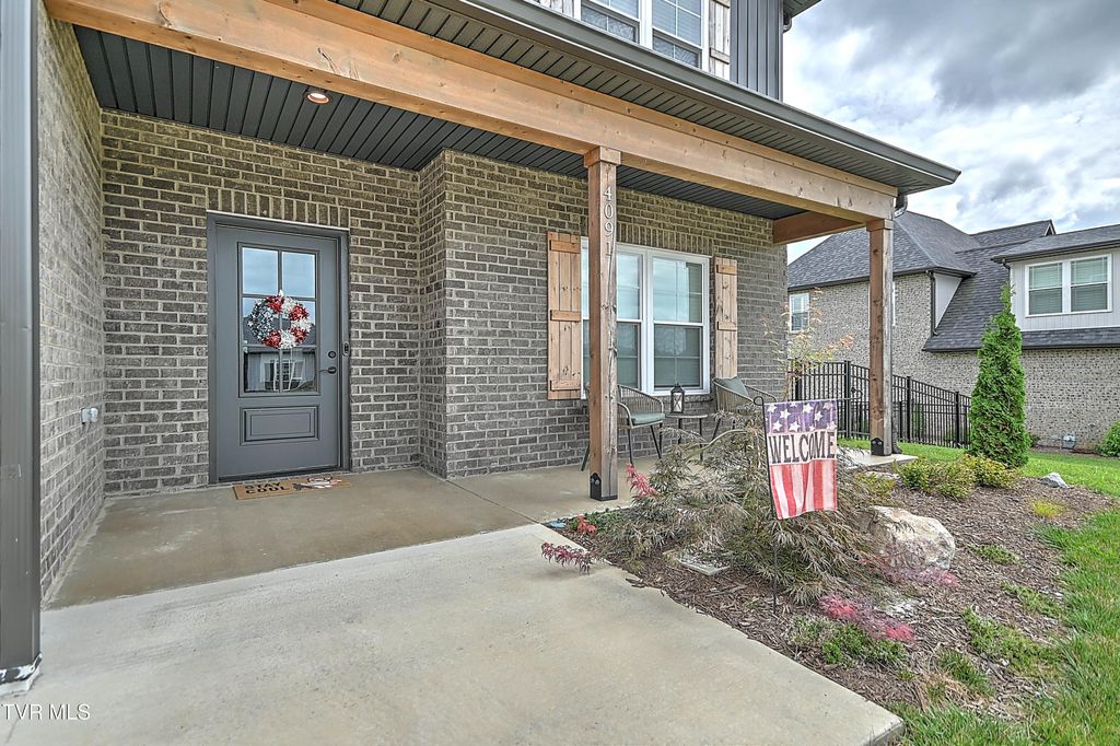 Photo of 4091 Maize Place, Piney Flats, TN 37686 (MLS # 9990356)