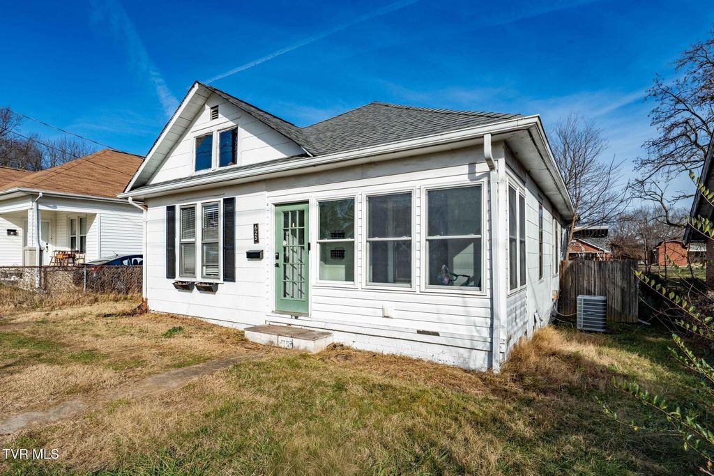 Photo of 625 Fairview Avenue, Kingsport, TN 37660 (MLS # 9989870)