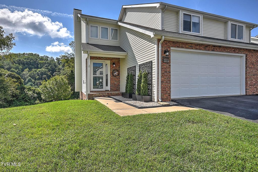 Photo of 140 Robinson Walk Drive #B, Bristol, TN 37620 (MLS # 9991955)