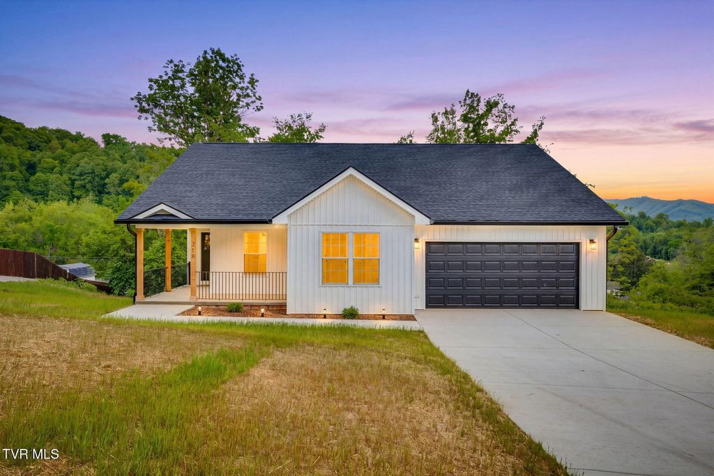 Photo of 218 Old Siam Road, Elizabethton, TN 37643 (MLS # 9994797)