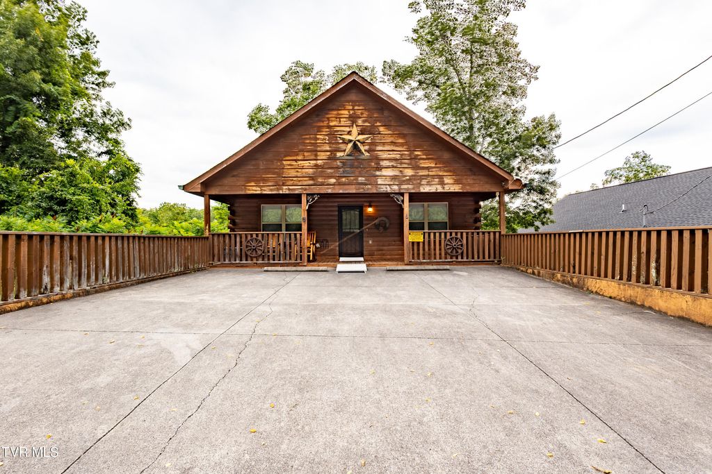 Photo of 440 Oak Sky Way, Sevierville, TN 37876 (MLS # 9982699)