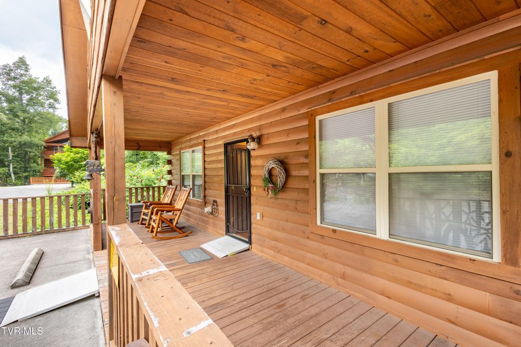 Photo of 440 Oak Sky Way, Sevierville, TN 37876 (MLS # 9982699)