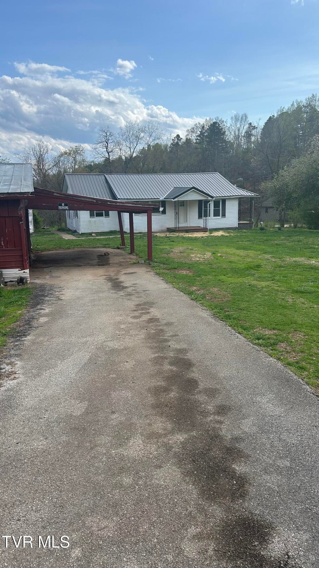 Photo of 104 Basin Road, Elizabethton, TN 37643 (MLS # 10000984)