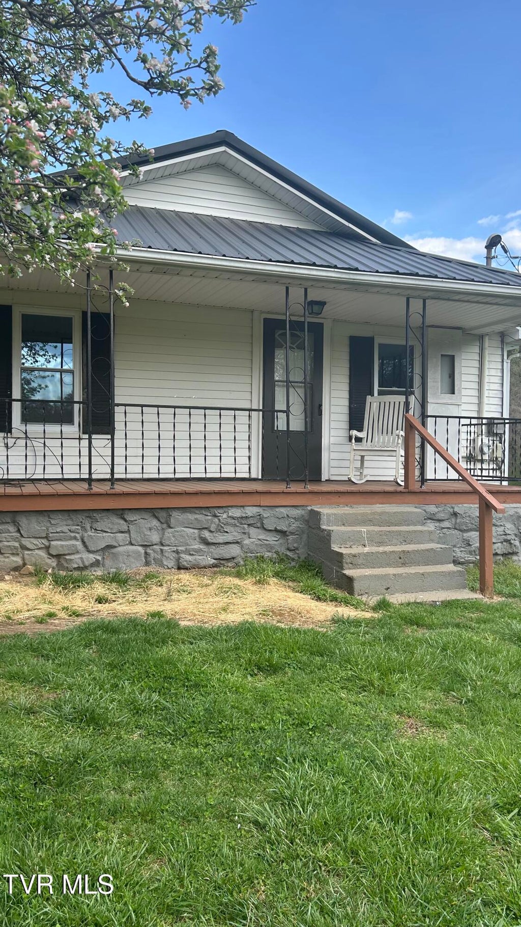 Photo of 104 Basin Road, Elizabethton, TN 37643 (MLS # 10000984)