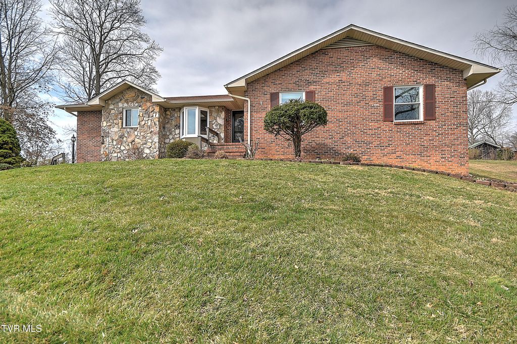 Photo of 113 Fox Hall Circle, Bristol, TN 37620 (MLS # 9992037)
