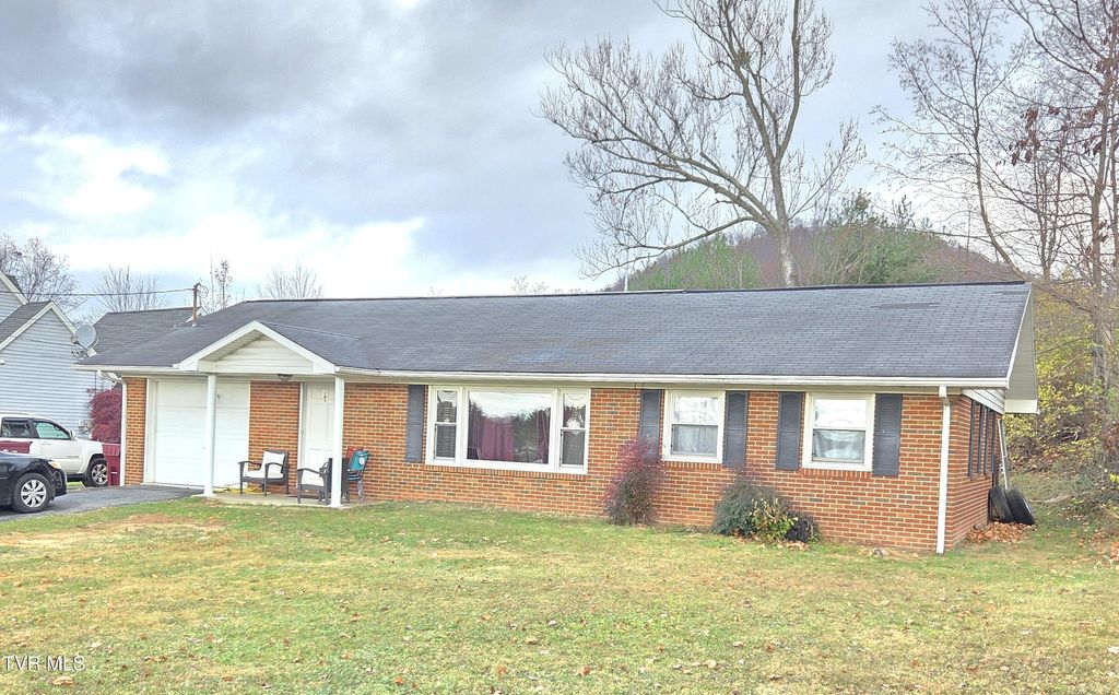 Photo of 1914 Oakland Avenue, Johnson City, TN 37601 (MLS # 9988676)