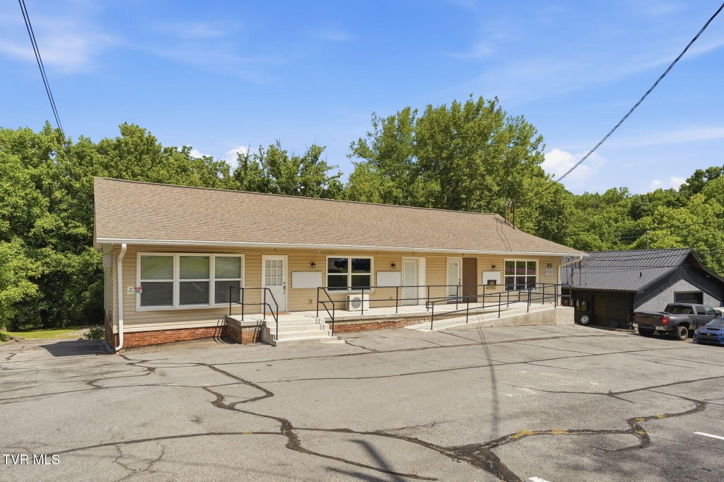 Photo of 105 Brookfield Drive, Kingsport, TN 37663 (MLS # 9998180)