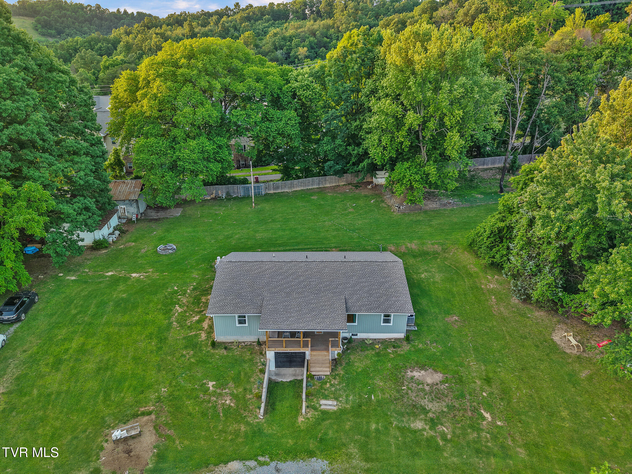 1318 Lakeview Drive, Johnson City, Tennessee image 8