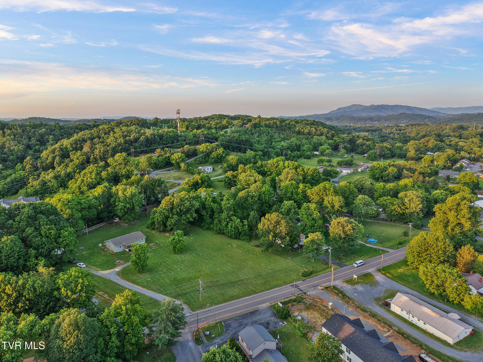 1318 Lakeview Drive, Johnson City, Tennessee image 13