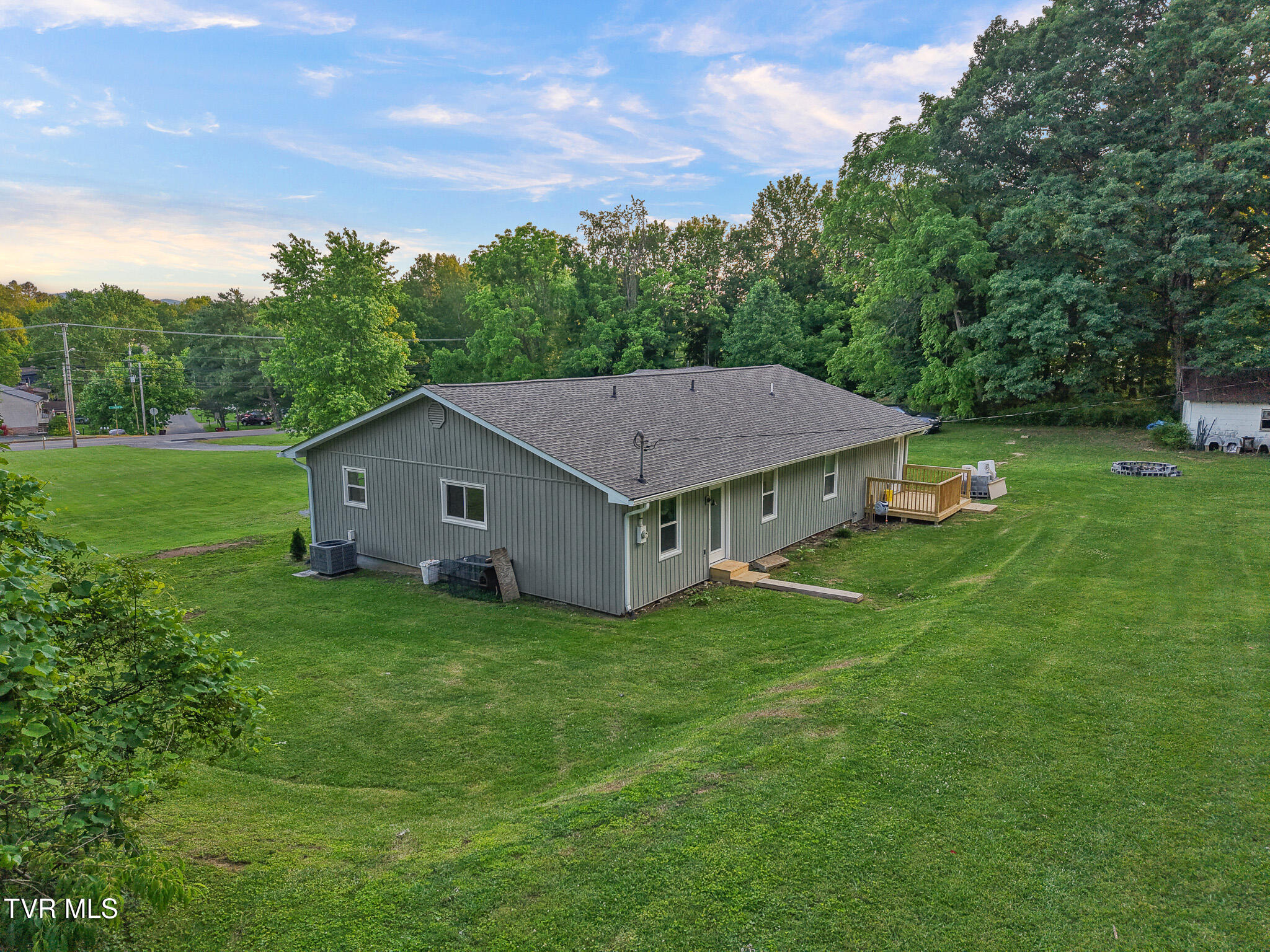 1318 Lakeview Drive, Johnson City, Tennessee image 6