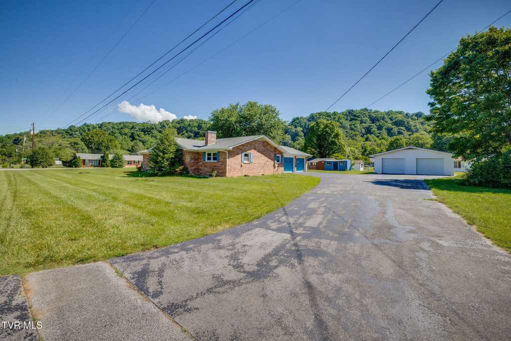 Photo of 168 Howard Lipford Drive, Elizabethton, TN 37643 (MLS # 9996330)