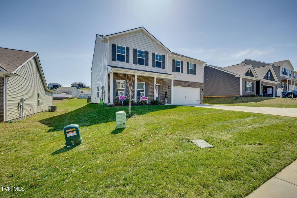 Photo of 2475 Bridgeforth Crossing, Kingsport, TN 37664 (MLS # 9992919)