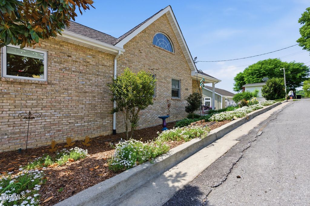 Photo of 410 Lakeview Street, Bluff City, TN 37618 (MLS # 9995180)