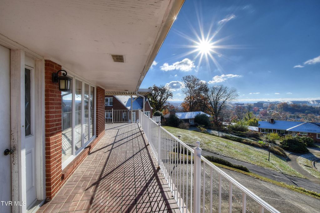 Photo of 528 Bays View Road, Kingsport, TN 37660 (MLS # 9988211)