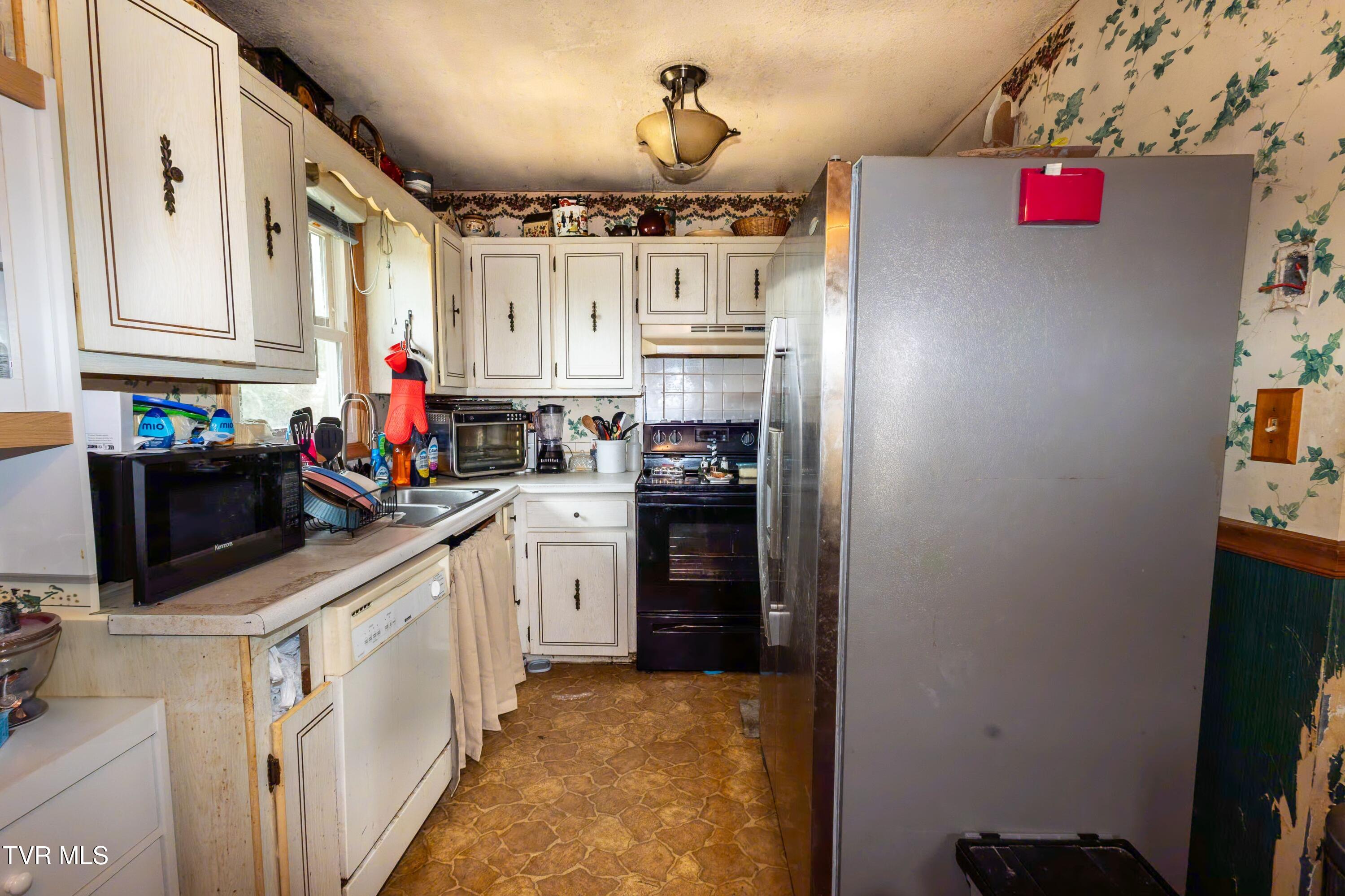 240 Lisa Lane, Piney Flats, Tennessee image 6