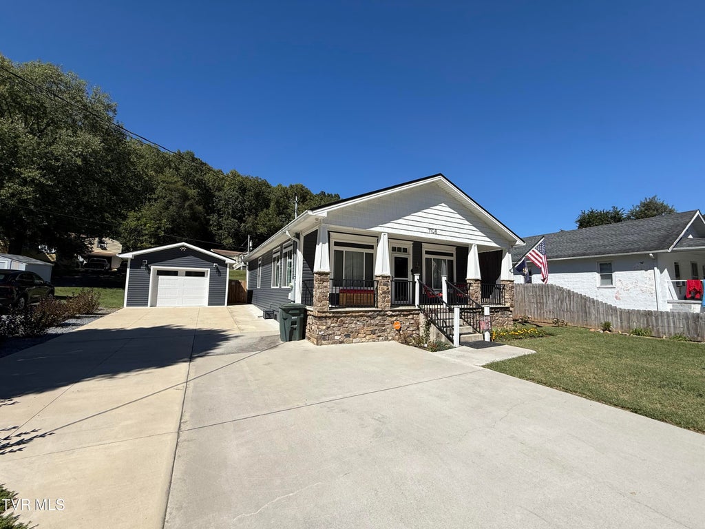 Photo of 1108 Ledford Street, Elizabethton, TN 37643 (MLS # 10001385)