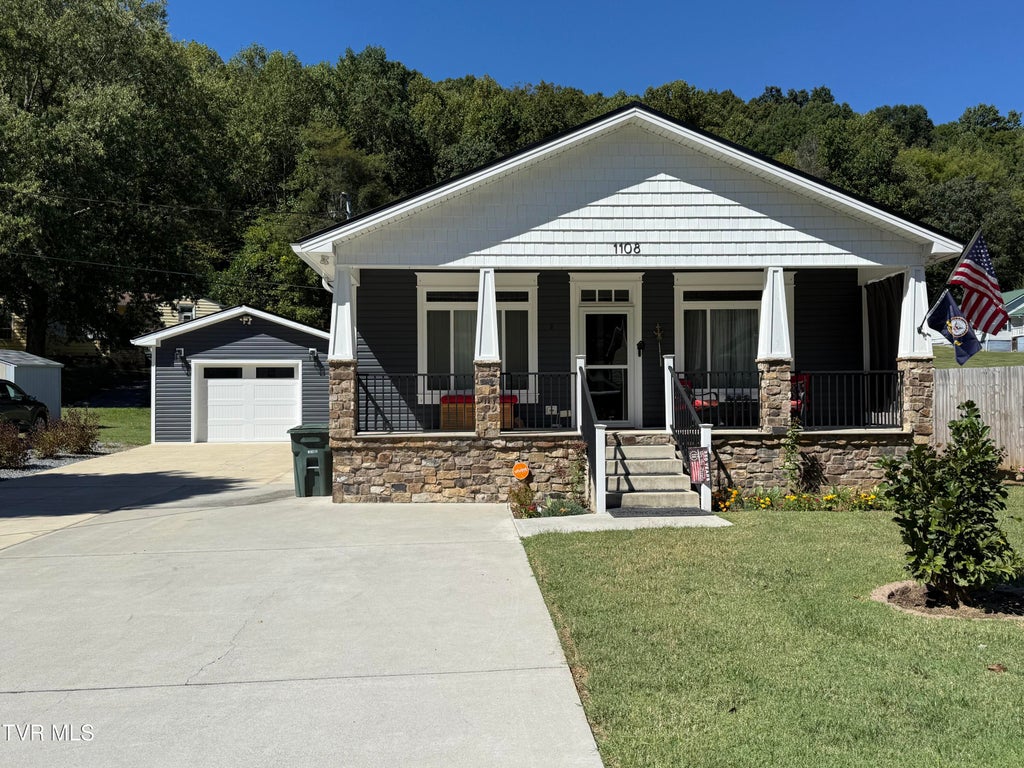 Photo of 1108 Ledford Street, Elizabethton, TN 37643 (MLS # 10001385)