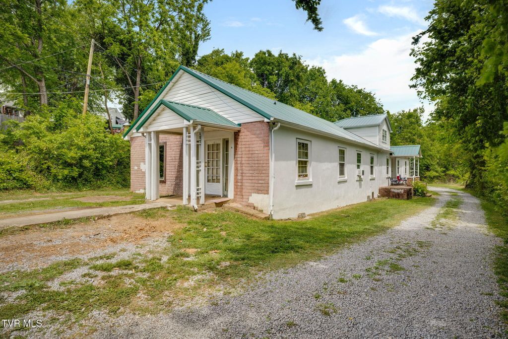 Photo of 4006 Memorial Boulevard, Kingsport, TN 37664 (MLS # 9995031)
