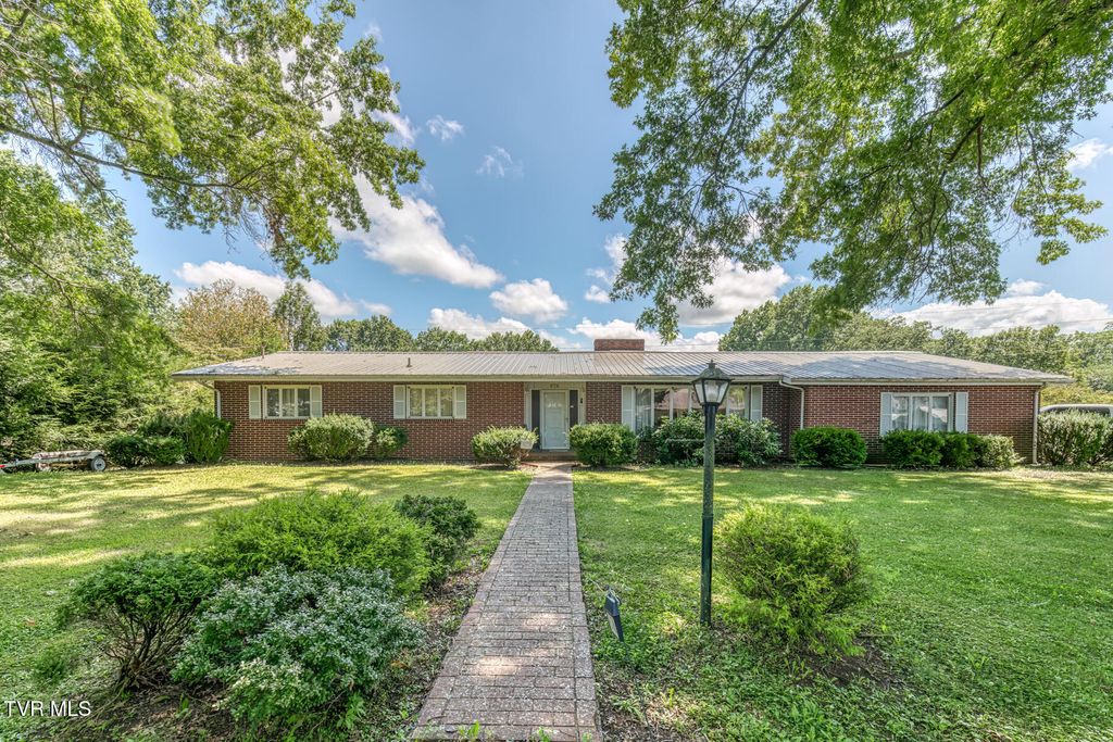 Photo of 876 Falcon Drive, Abingdon, VA 24210 (MLS # 9984252)