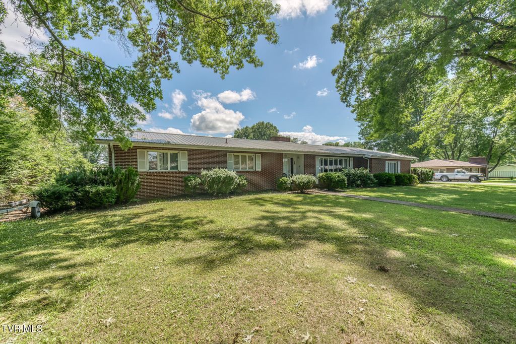 Photo of 876 Falcon Drive, Abingdon, VA 24210 (MLS # 9984252)