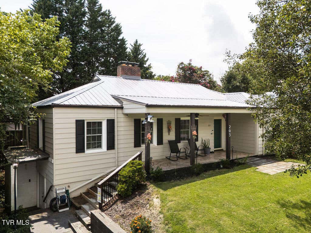 Photo of 203 Gilmer Park, Johnson City, TN 37604 (MLS # 9998911)