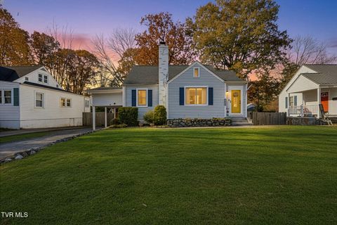 Photo of 1649 Carolina Avenue, Kingsport, TN 37664 (MLS # 9988359)