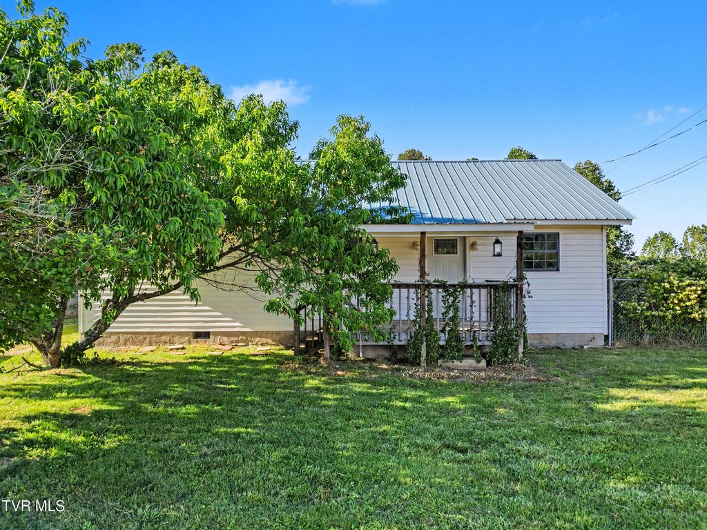 Photo of 2146 Snodgrass Road, New Tazewell, TN 37825 (MLS # 9995467)