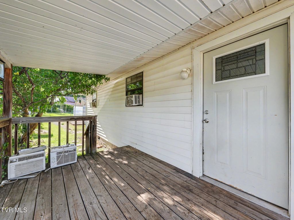 Photo of 2146 Snodgrass Road, New Tazewell, TN 37825 (MLS # 9995467)