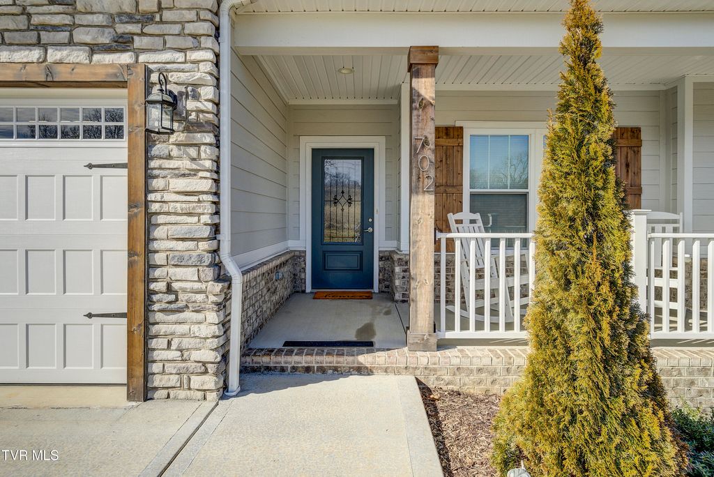 Photo of 702 Hunts Terrace Drive, Kingsport, TN 37663 (MLS # 9990616)