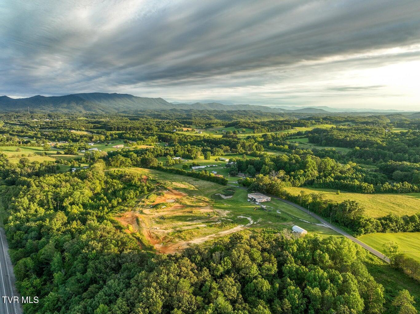 1076 Old Newport Highway, Dandridge, Tennessee image 4
