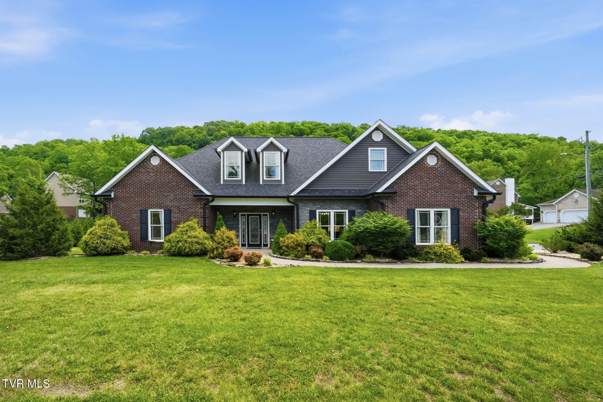 3901 Leaf Point