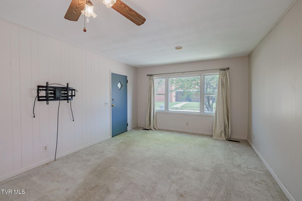 Photo of 1424 Sycamore Street, Kingsport, TN 37664 (MLS # 9993971)