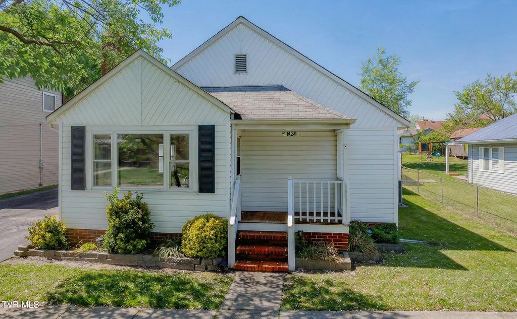 Photo of 1424 Sycamore Street, Kingsport, TN 37664 (MLS # 9993971)