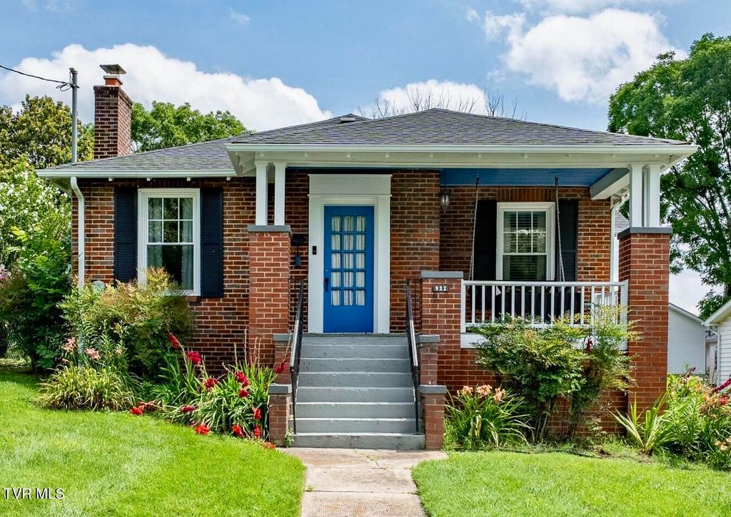 Photo of 922 Hillcrest Drive, Johnson City, TN 37604 (MLS # 9992031)