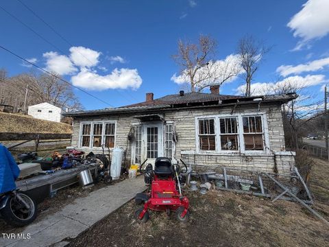 210 Northeast Grand Avenue Coeburn VA 24230