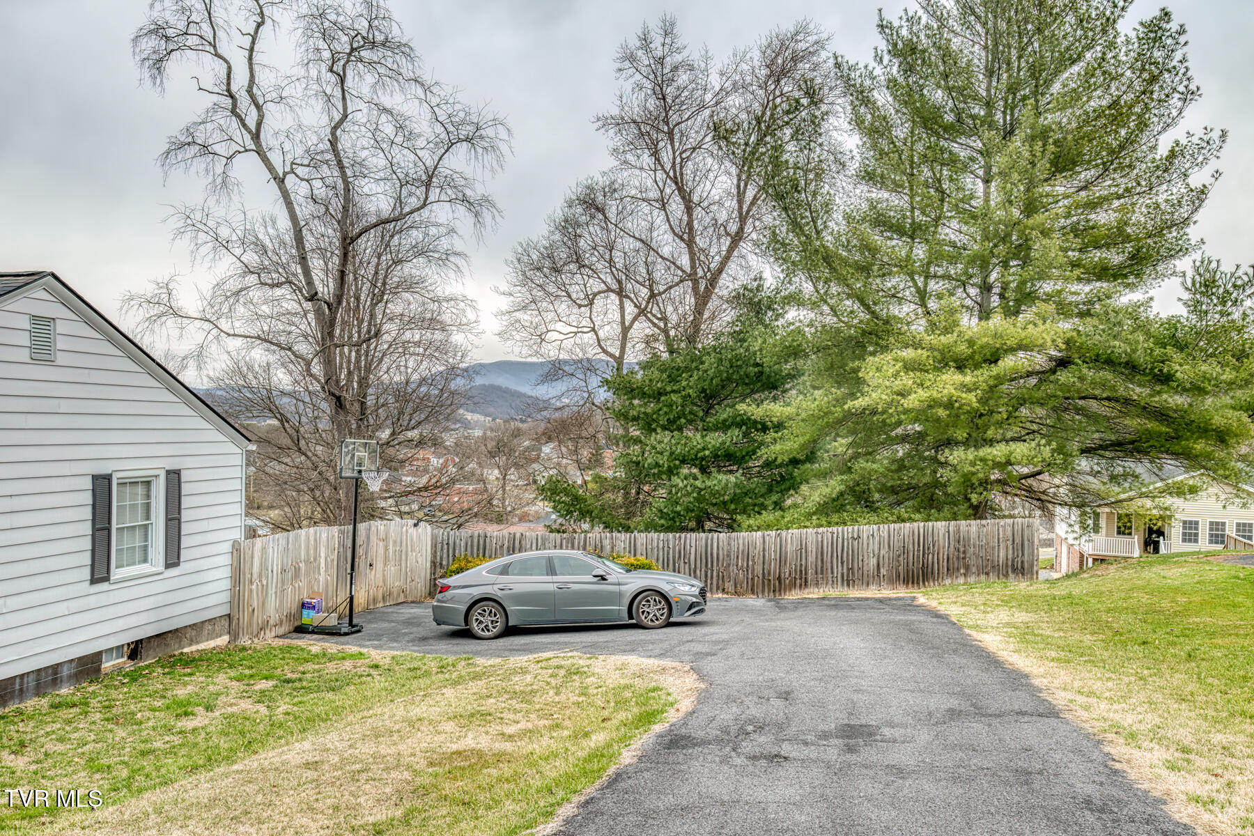 526 Division Street, Elizabethton, Tennessee image 34