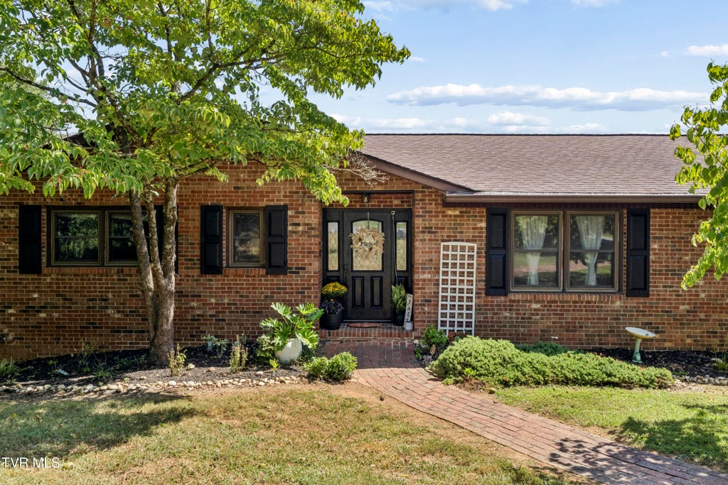 Photo of 924 Starling Drive, Kingsport, TN 37660 (MLS # 10000771)