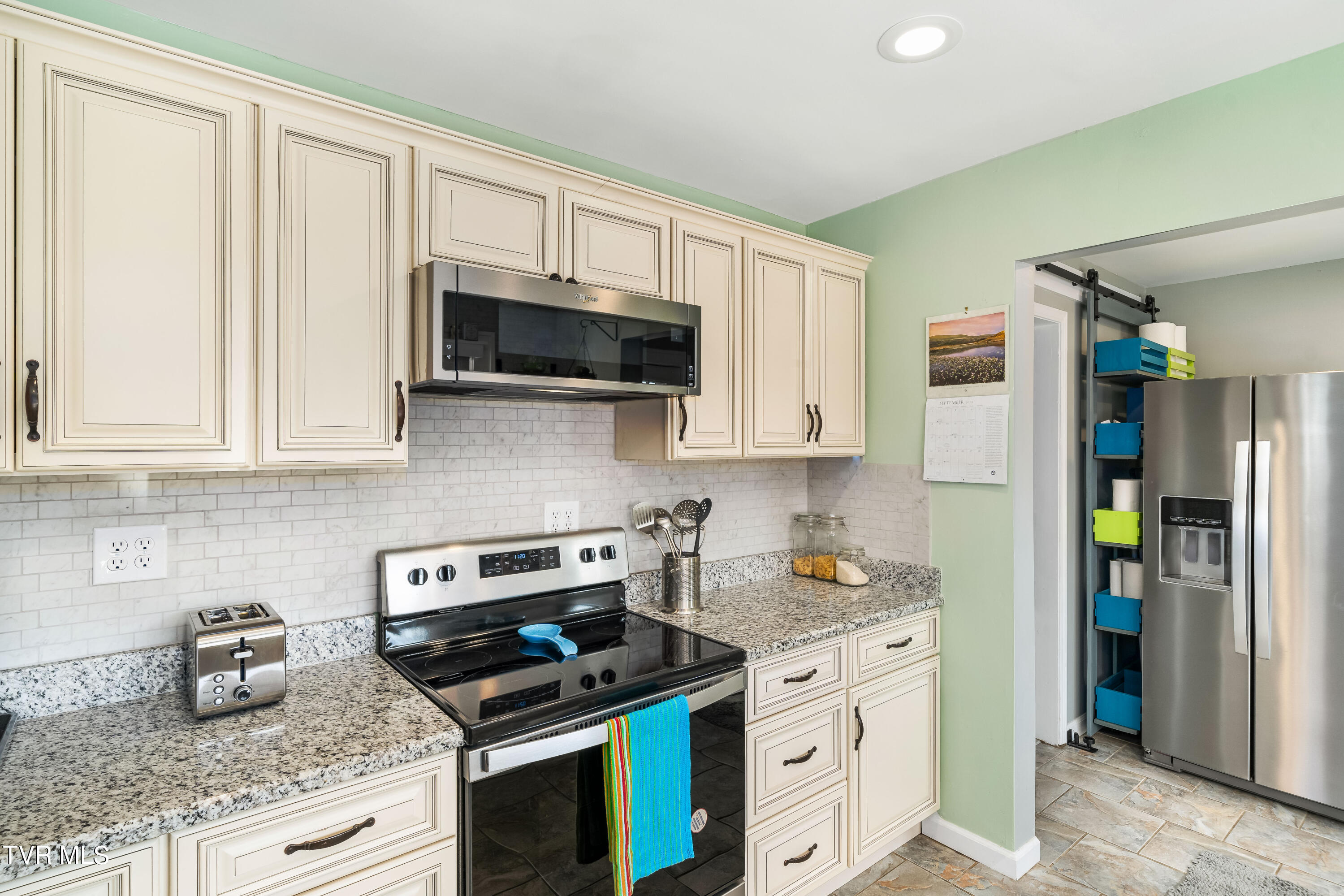 Elizabethton, Tennessee 37643, United States, 3 Bedrooms Bedrooms, ,3 BathroomsBathrooms,Residential,Pending,39218