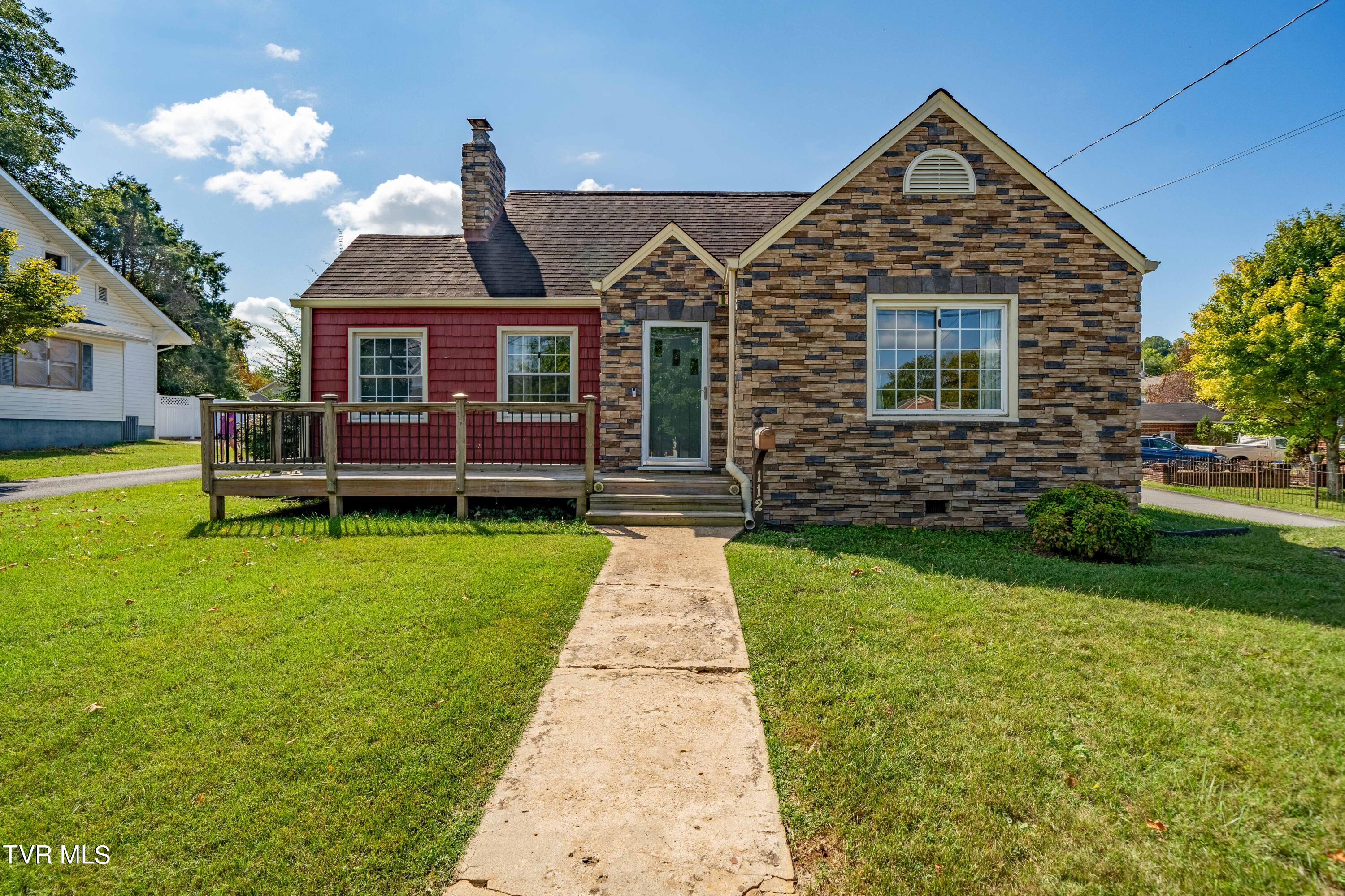 Elizabethton, Tennessee 37643, United States, 3 Bedrooms Bedrooms, ,3 BathroomsBathrooms,Residential,Pending,39218