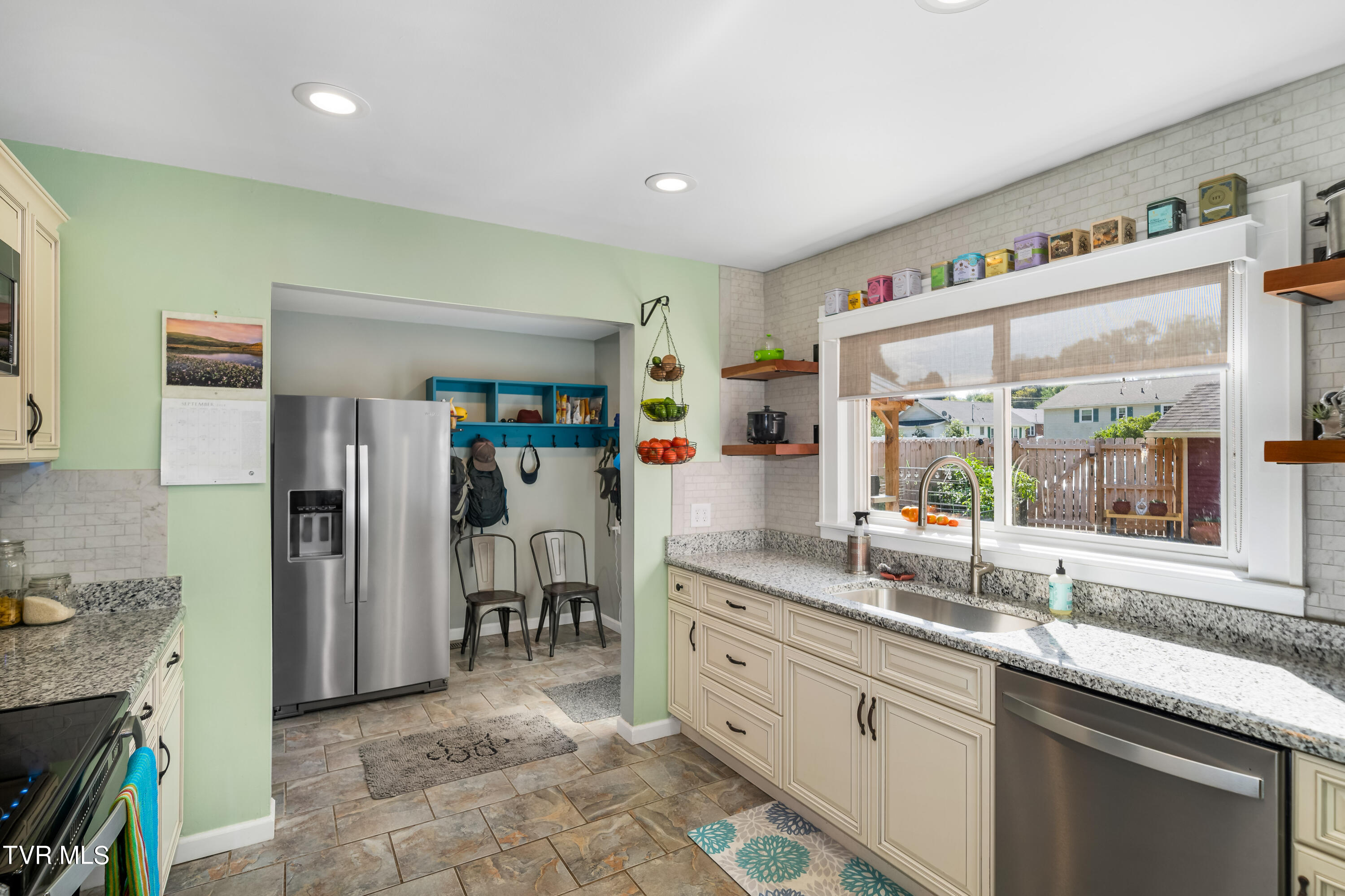 Elizabethton, Tennessee 37643, United States, 3 Bedrooms Bedrooms, ,3 BathroomsBathrooms,Residential,Pending,39218