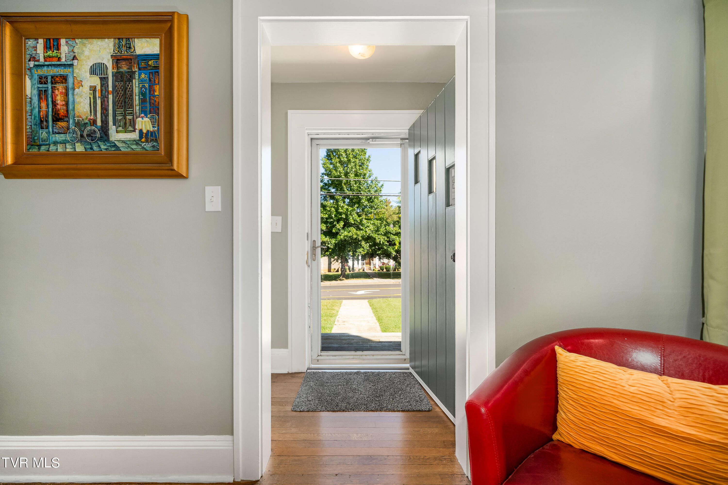 Elizabethton, Tennessee 37643, United States, 3 Bedrooms Bedrooms, ,3 BathroomsBathrooms,Residential,Pending,39218