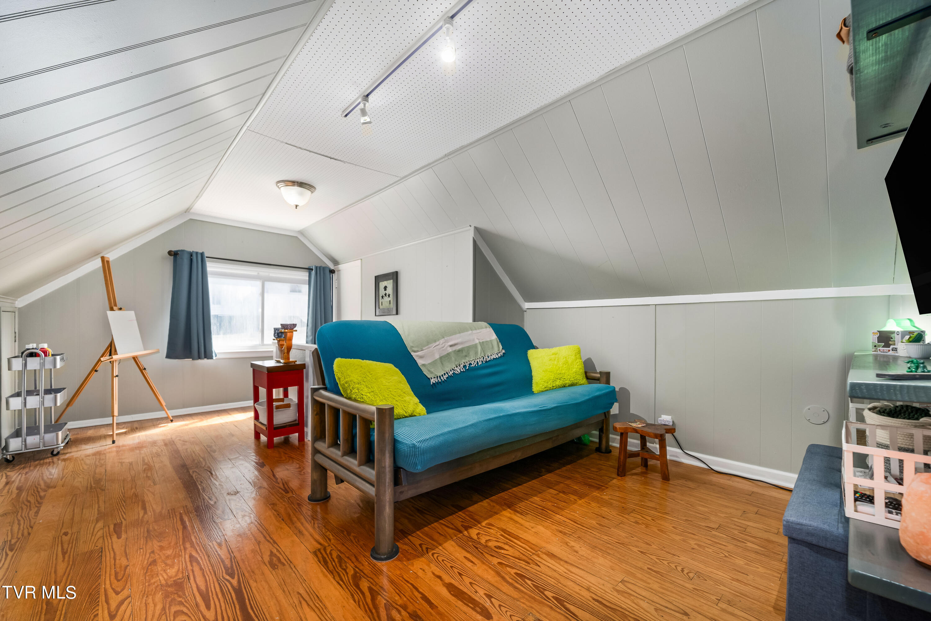 Elizabethton, Tennessee 37643, United States, 3 Bedrooms Bedrooms, ,3 BathroomsBathrooms,Residential,Pending,39218