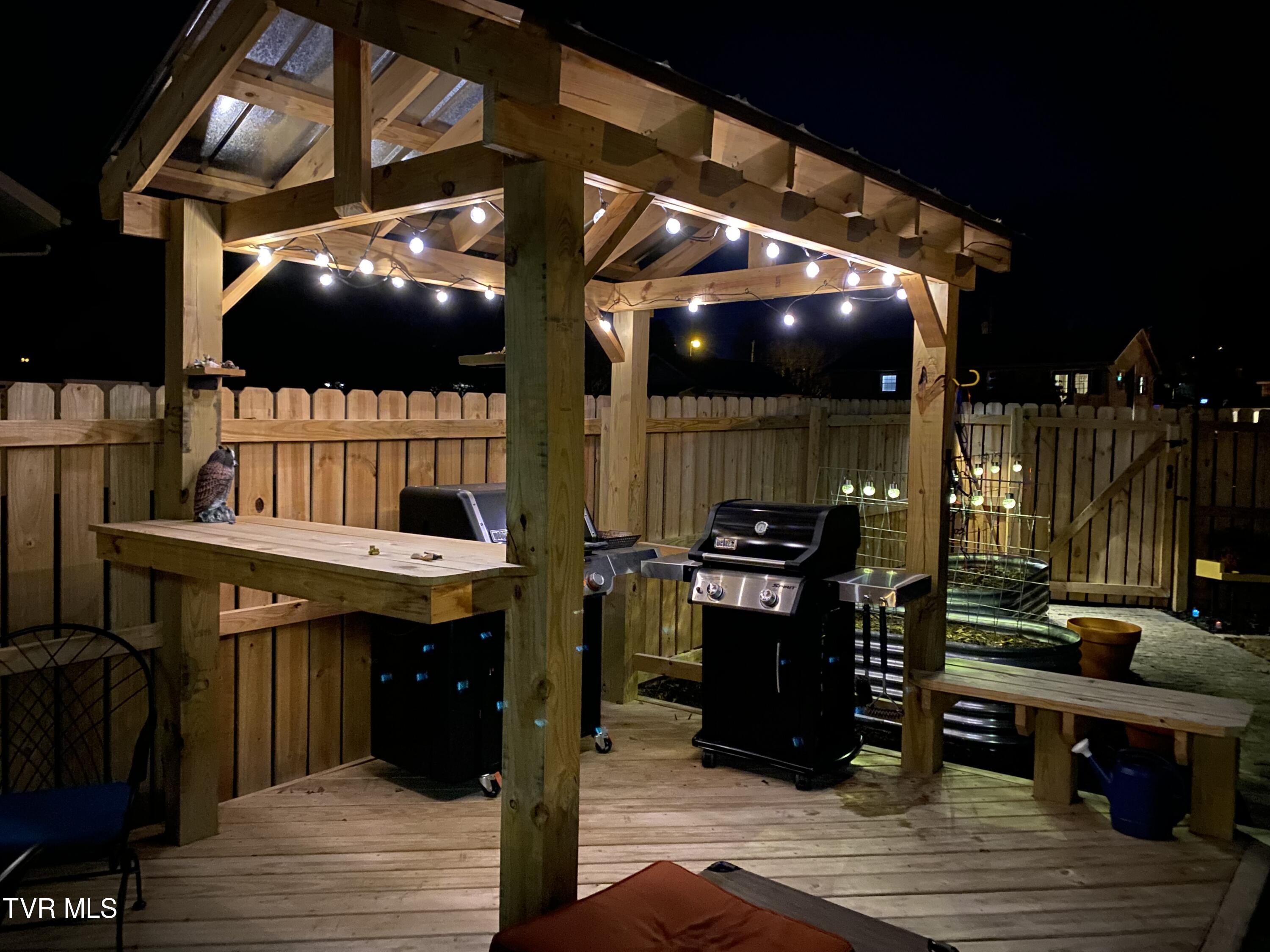 Elizabethton, Tennessee 37643, United States, 3 Bedrooms Bedrooms, ,3 BathroomsBathrooms,Residential,Pending,39218