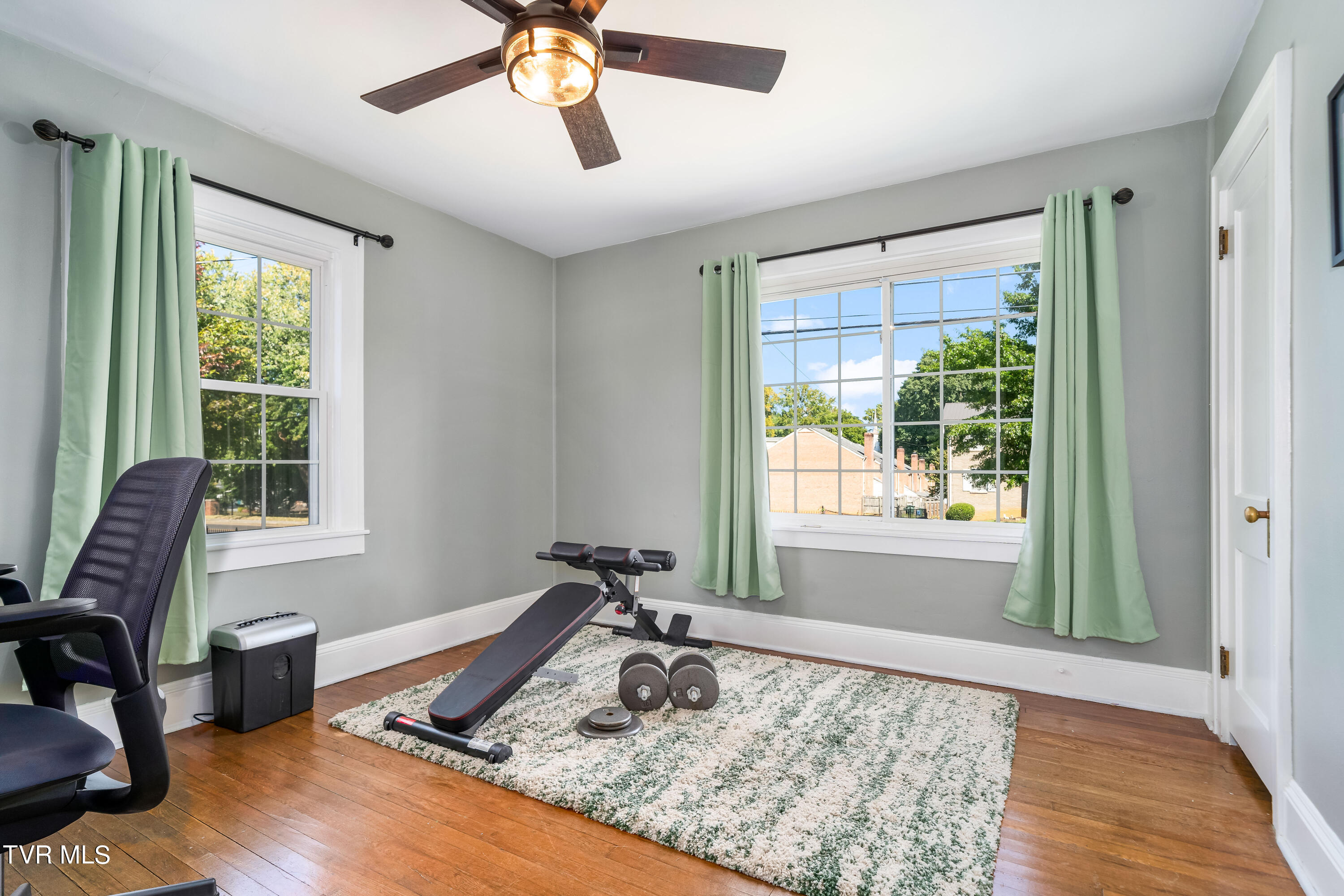 Elizabethton, Tennessee 37643, United States, 3 Bedrooms Bedrooms, ,3 BathroomsBathrooms,Residential,Pending,39218