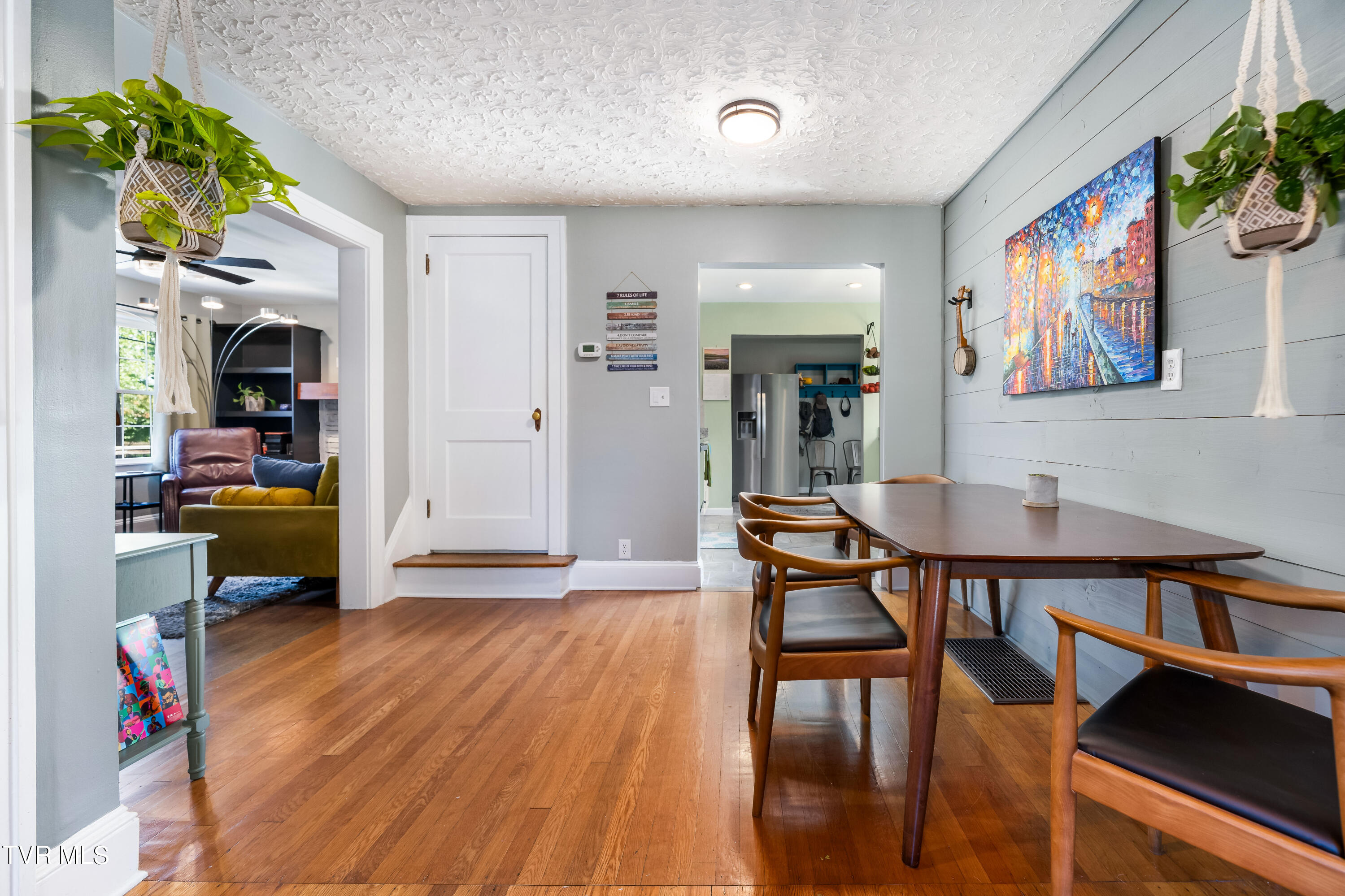 Elizabethton, Tennessee 37643, United States, 3 Bedrooms Bedrooms, ,3 BathroomsBathrooms,Residential,Pending,39218