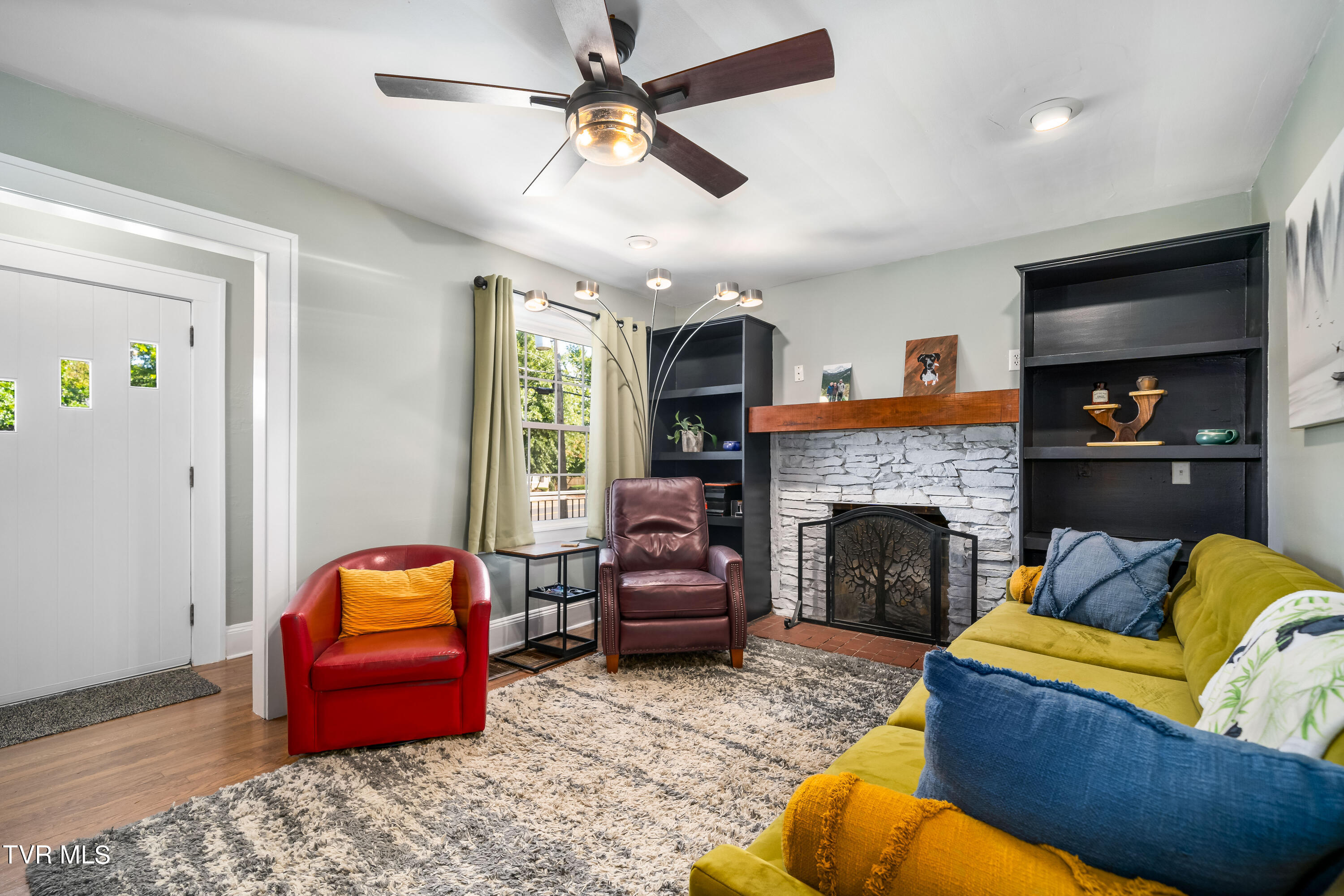 Elizabethton, Tennessee 37643, United States, 3 Bedrooms Bedrooms, ,3 BathroomsBathrooms,Residential,Pending,39218